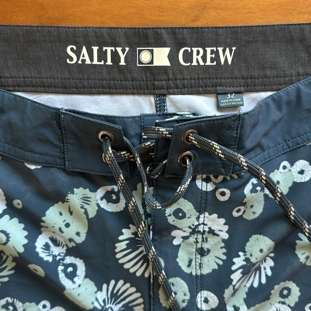 Salty Crew board short - Picture 2 of 4